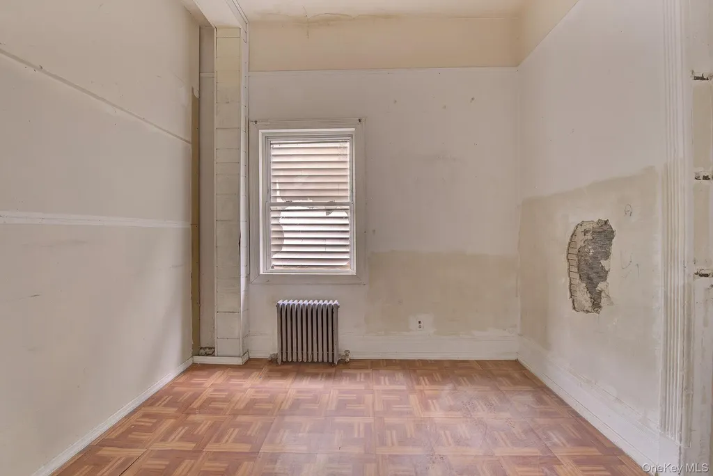 43-44 164th Street Flushing NY 11358