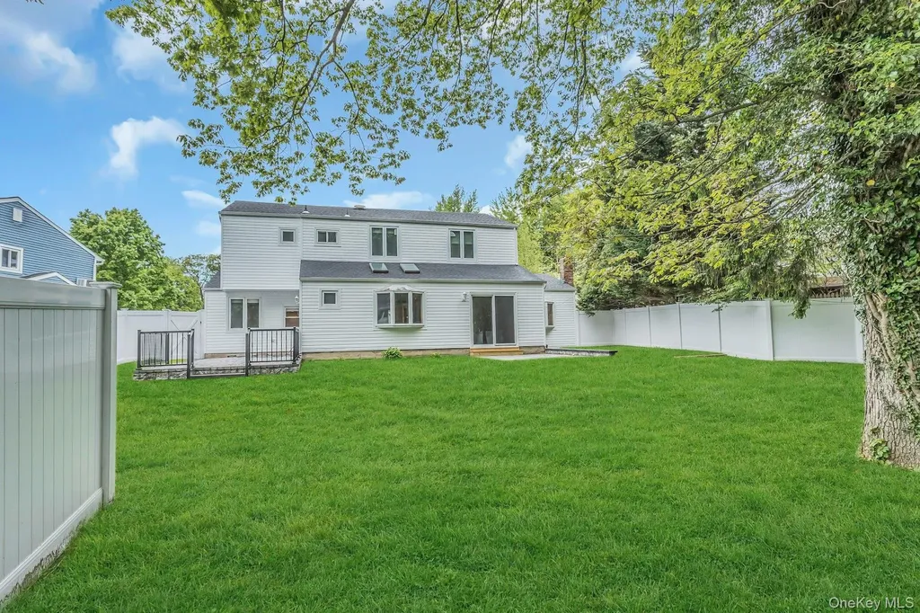 717 3rd Avenue East Northport NY 11731