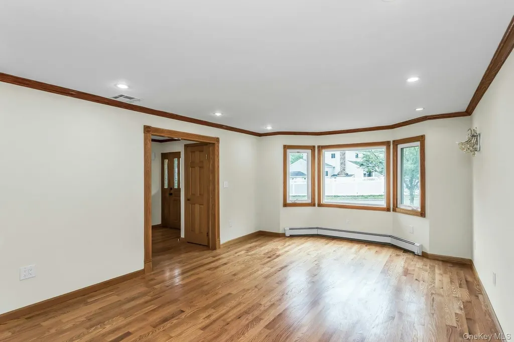 717 3rd Avenue East Northport NY 11731