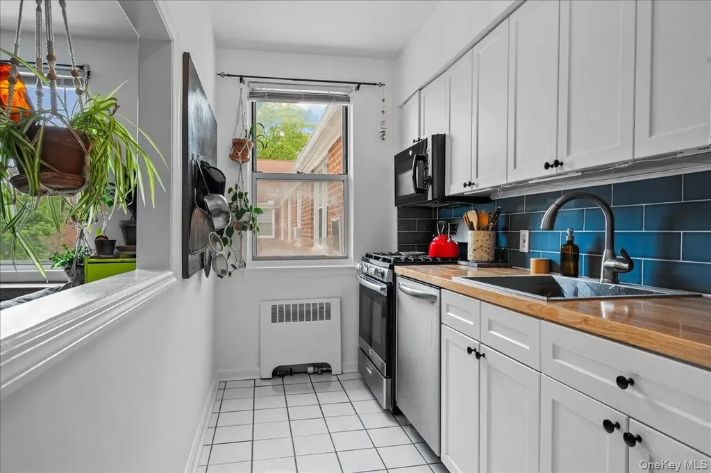 9 Bryant Crescent White Plains NY 10605