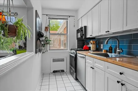 9 Bryant Crescent White Plains NY 10605