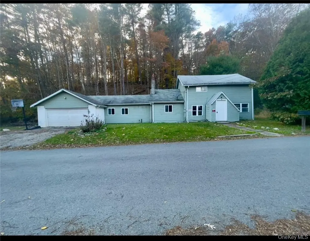 18 Mccune Place Wurtsboro NY 12790
