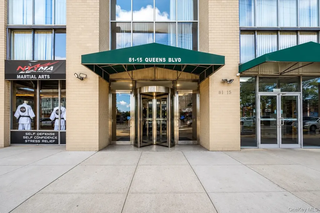81-15 Queens Boulevard 7c Elmhurst NY 11373