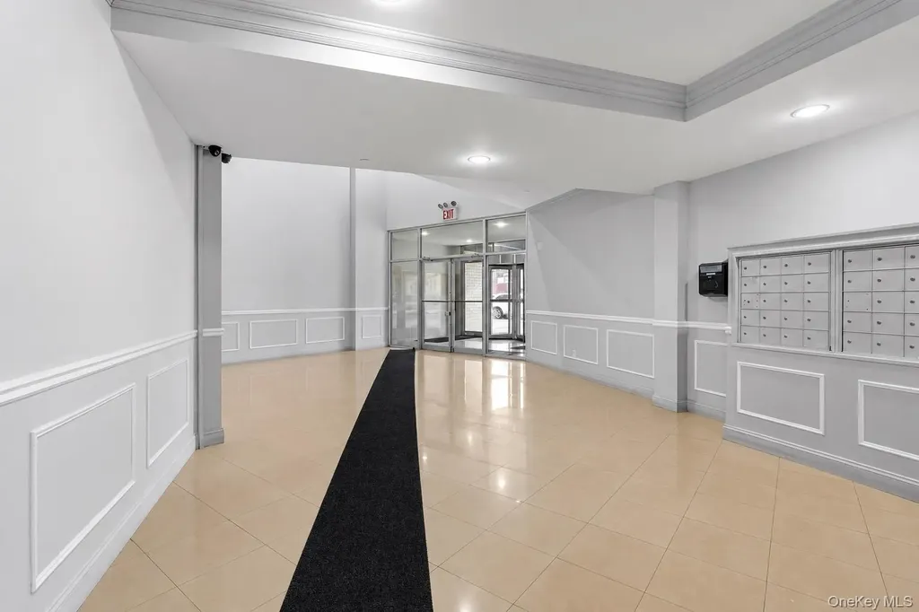 81-15 Queens Boulevard 7c Elmhurst NY 11373
