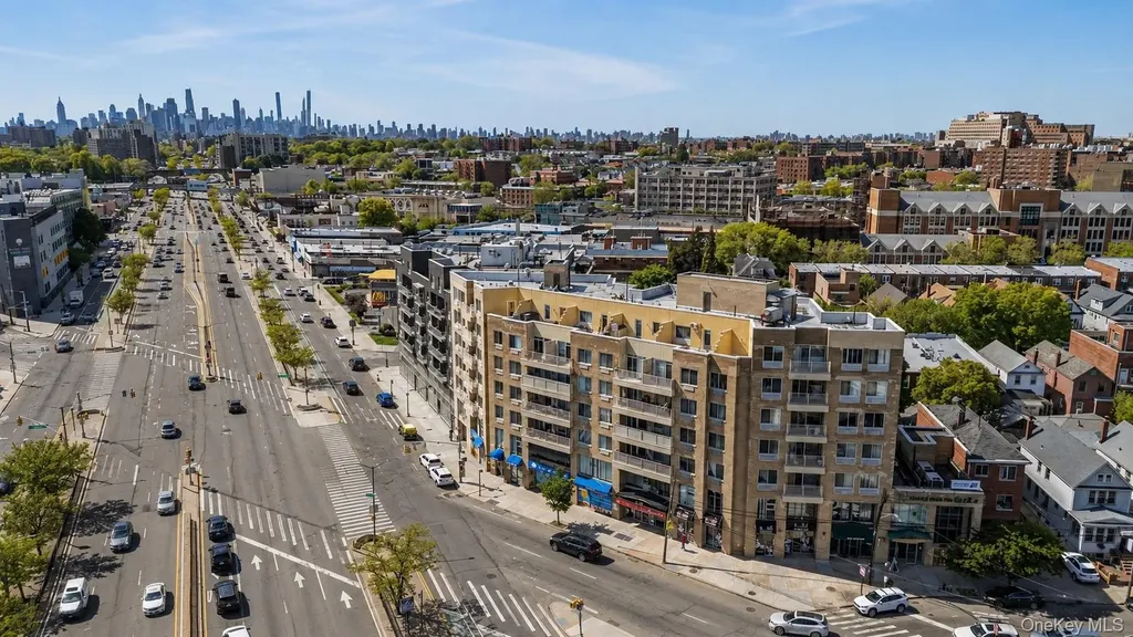 81-15 Queens Boulevard 7c Elmhurst NY 11373