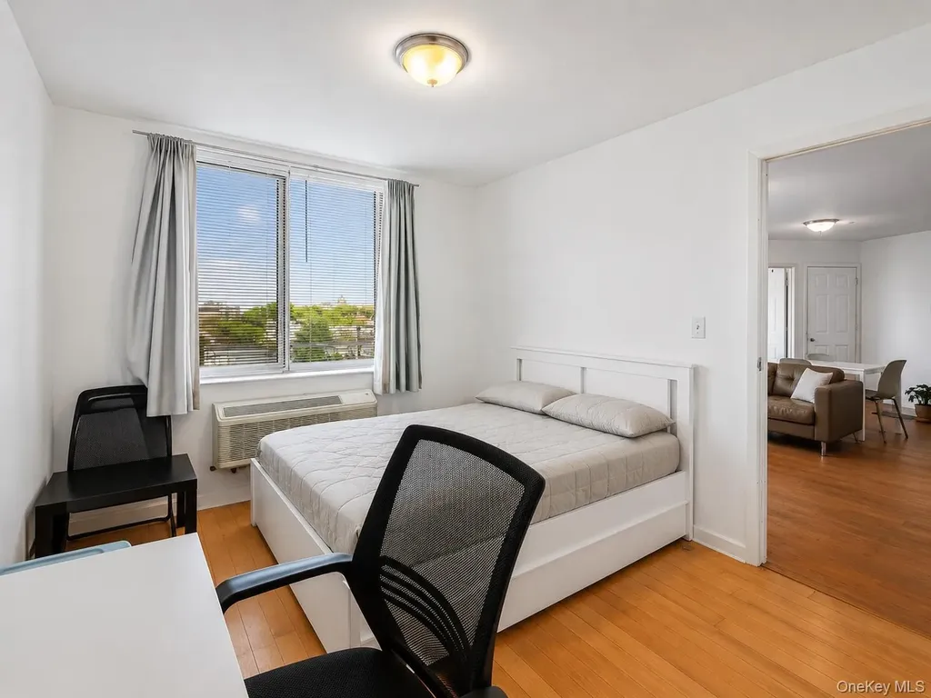 81-15 Queens Boulevard 7c Elmhurst NY 11373
