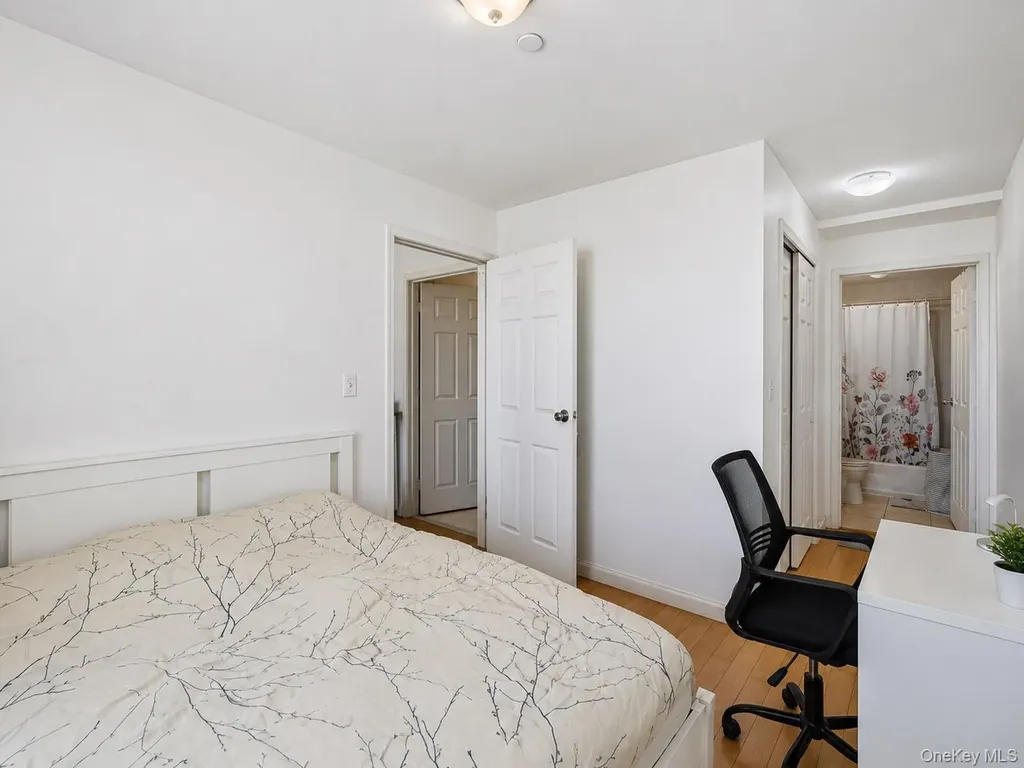 81-15 Queens Boulevard 7c Elmhurst NY 11373