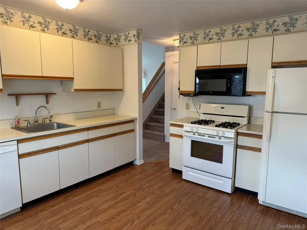 24 Olde Wagon Road Warwick NY 10990