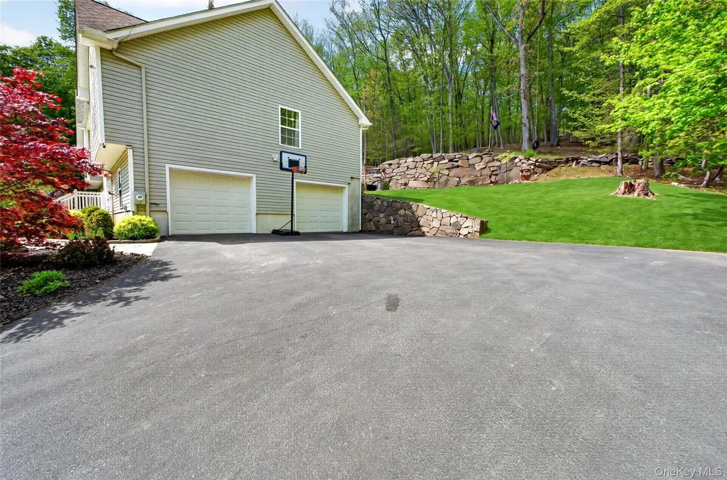 22 Hazel Hill Road Mahopac NY 10541