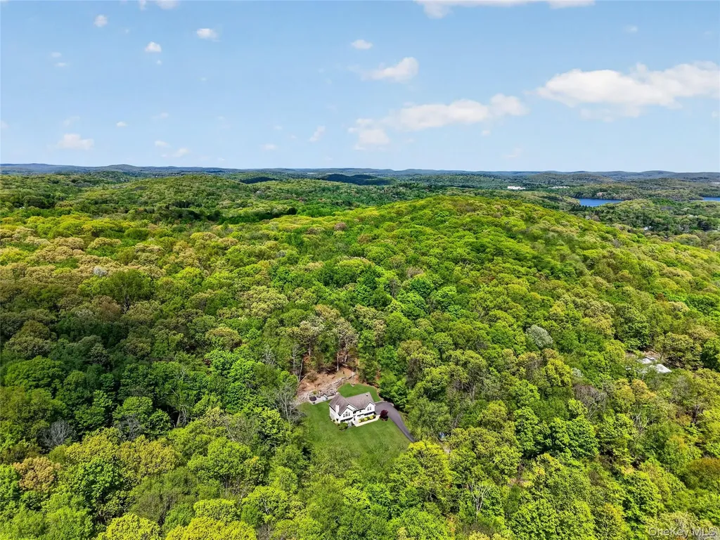 22 Hazel Hill Road Mahopac NY 10541