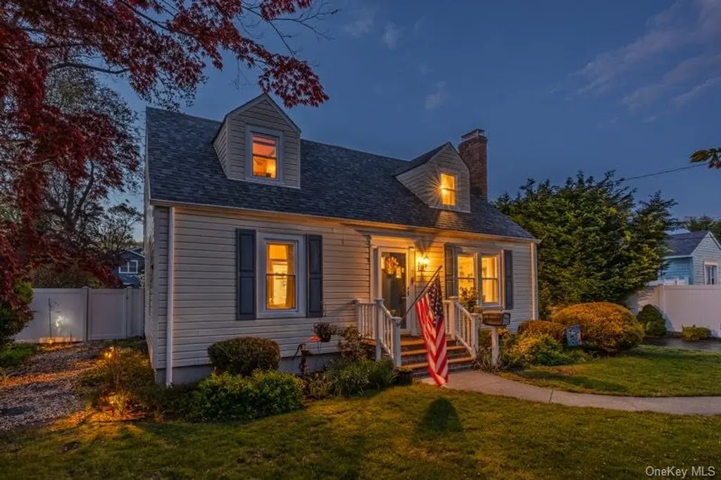 7 W Elm Street Islip NY 11751