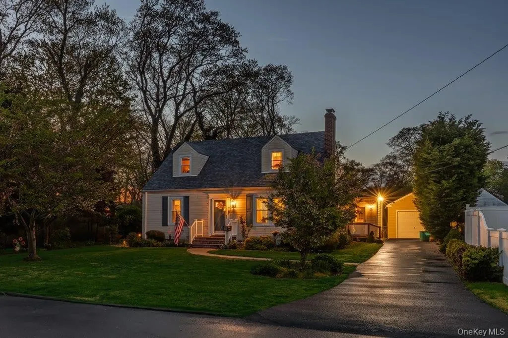 7 W Elm Street Islip NY 11751