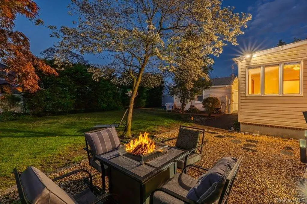 7 W Elm Street Islip NY 11751
