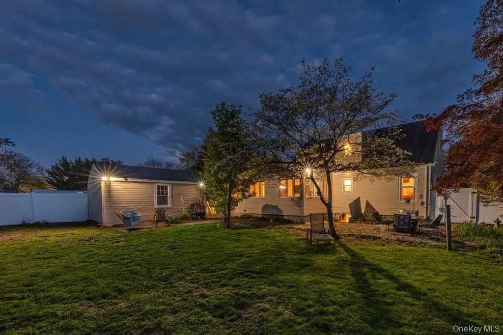7 W Elm Street Islip NY 11751