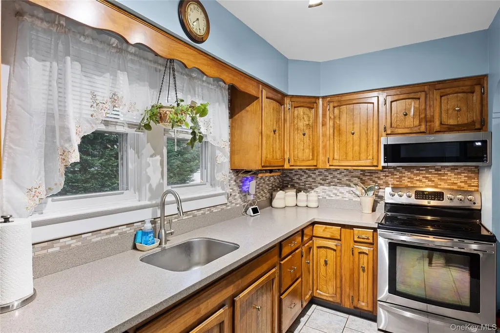 7 W Elm Street Islip NY 11751