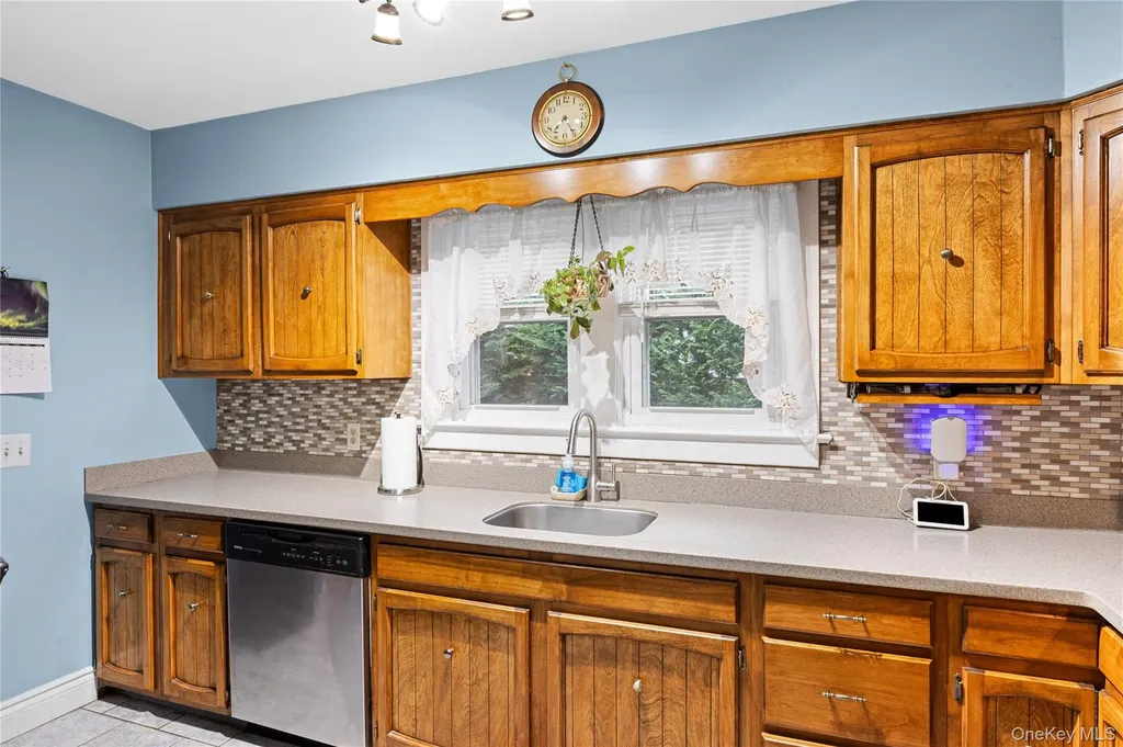 7 W Elm Street Islip NY 11751