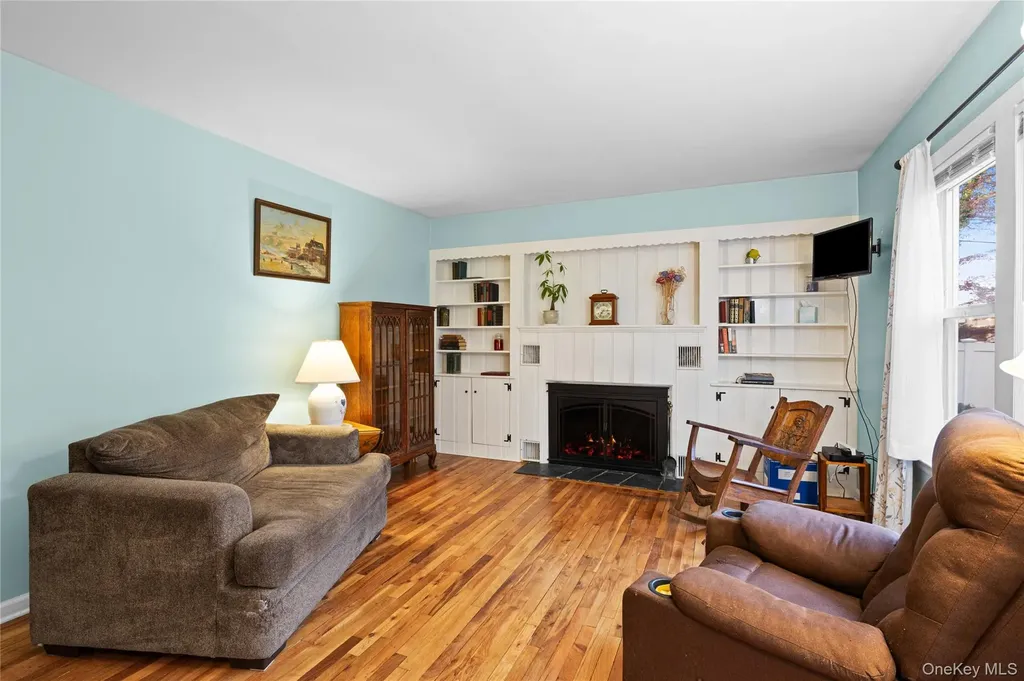 7 W Elm Street Islip NY 11751