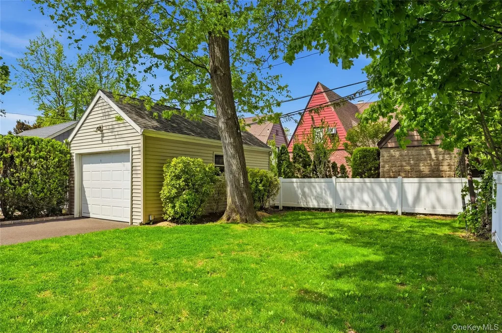 45 Locust Place Manhasset NY 11030