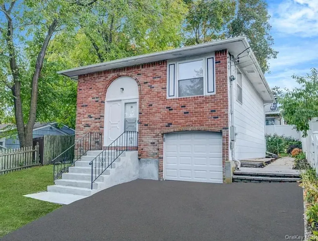 16 Birch Drive Ronkonkoma NY 11779