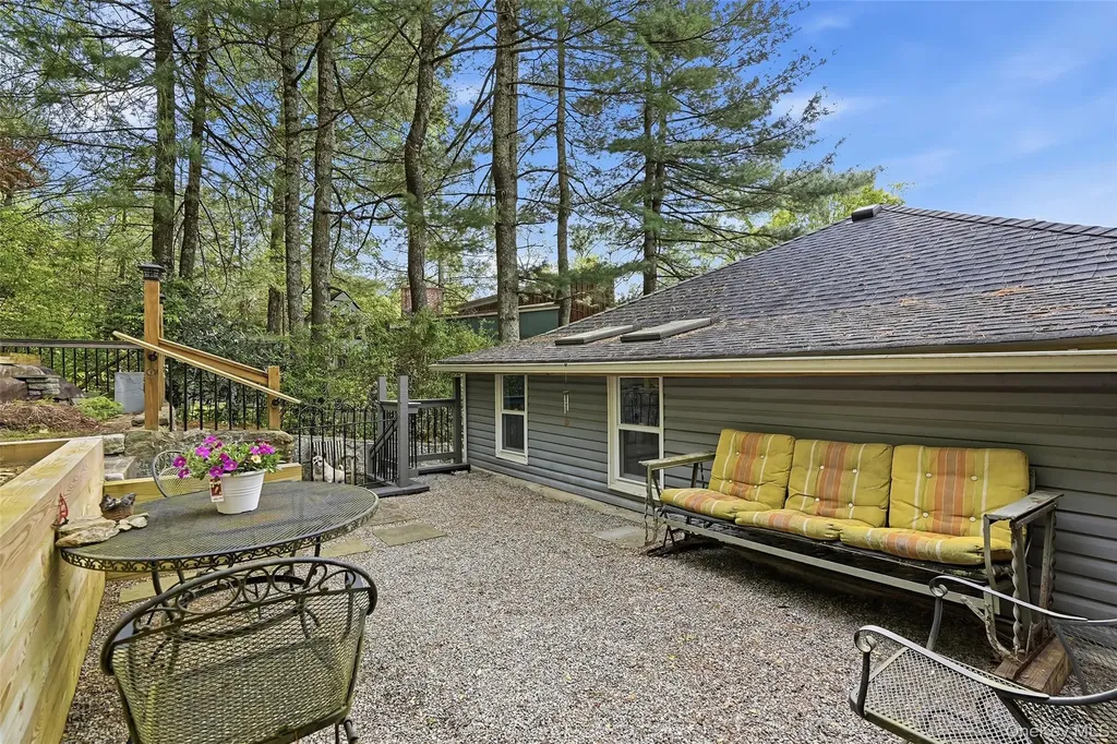 40 Chippewa Road Putnam Valley NY 10579