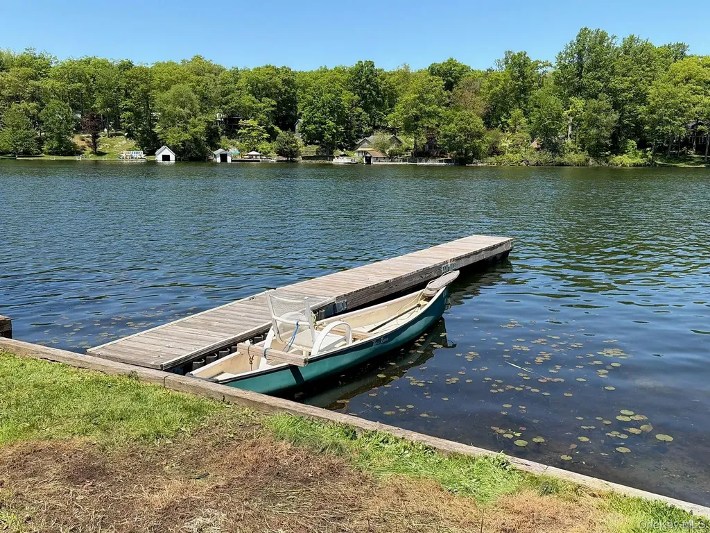 40 Chippewa Road Putnam Valley NY 10579