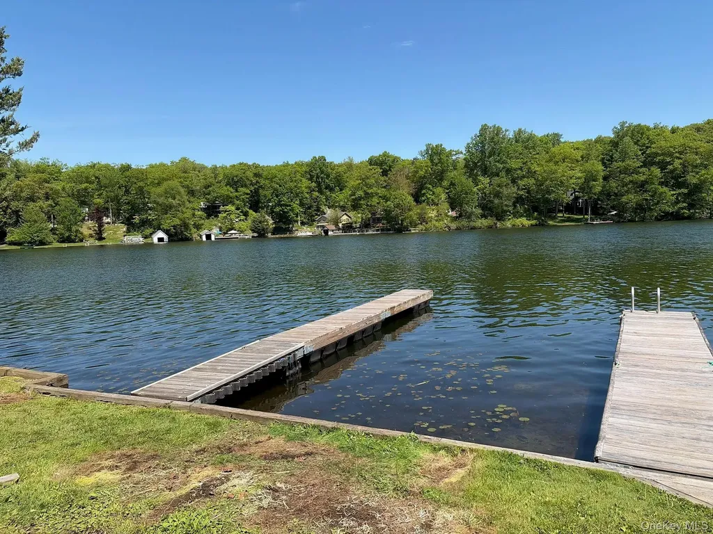 40 Chippewa Road Putnam Valley NY 10579