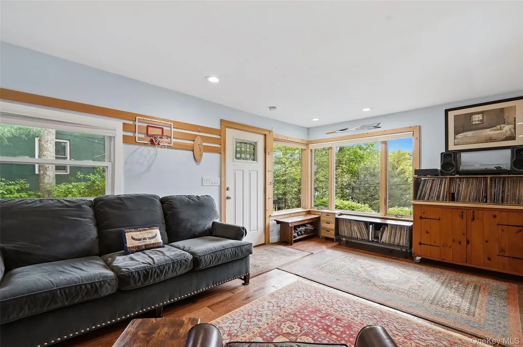 40 Chippewa Road Putnam Valley NY 10579
