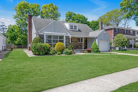 161 Rose Lane New Hyde Park NY 11040