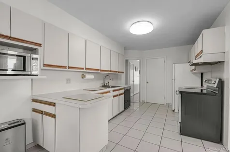 161 Rose Lane New Hyde Park NY 11040