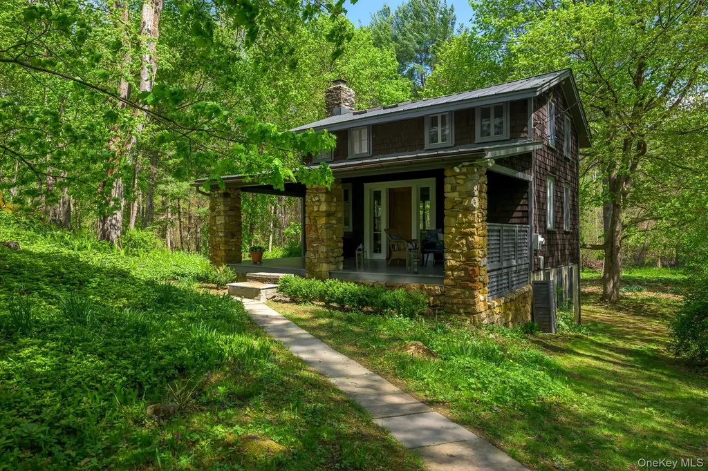 180 Collins Street Hillsdale NY 12529