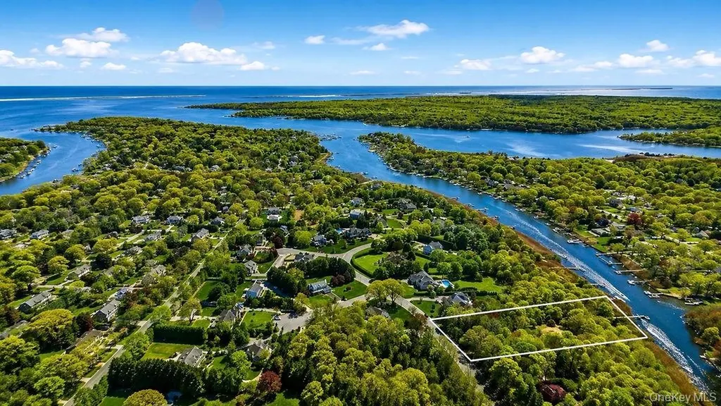21 Hampton Drive Center Moriches NY 11934