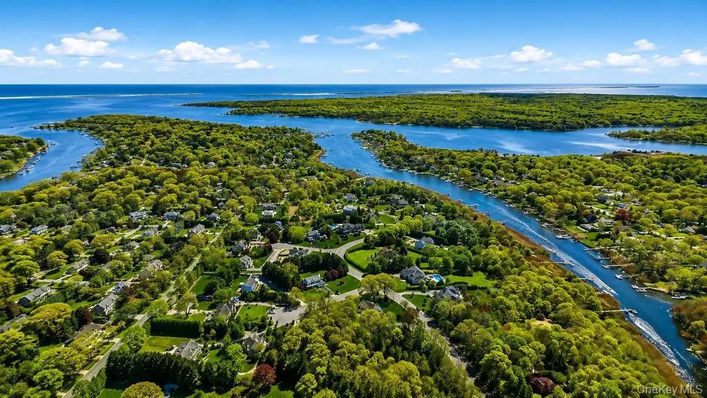 21 Hampton Drive Center Moriches NY 11934