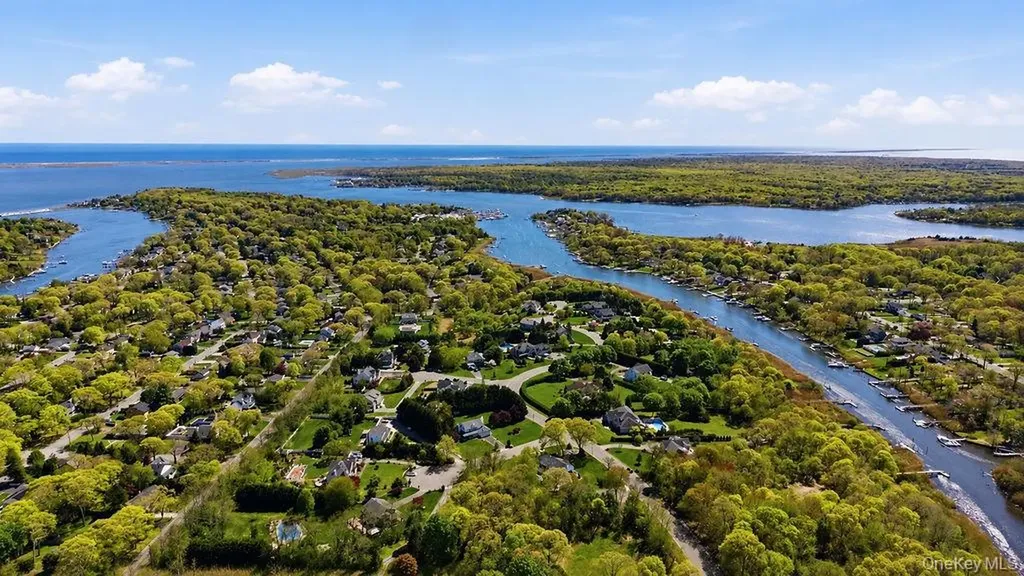 21 Hampton Drive Center Moriches NY 11934
