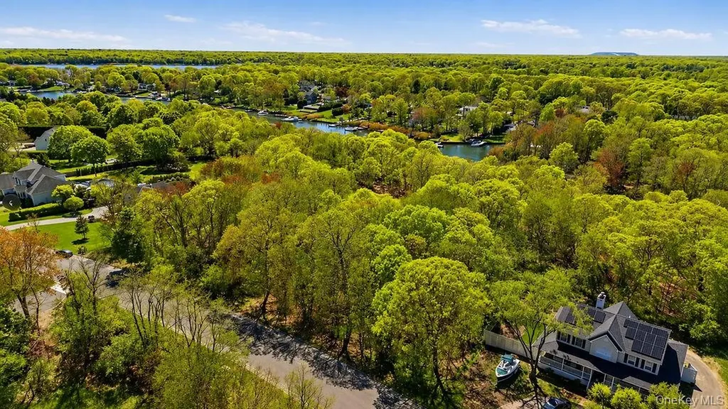 21 Hampton Drive Center Moriches NY 11934