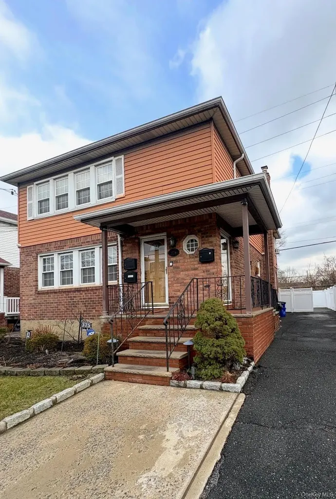 375 Cochran Place Valley Stream NY 11581