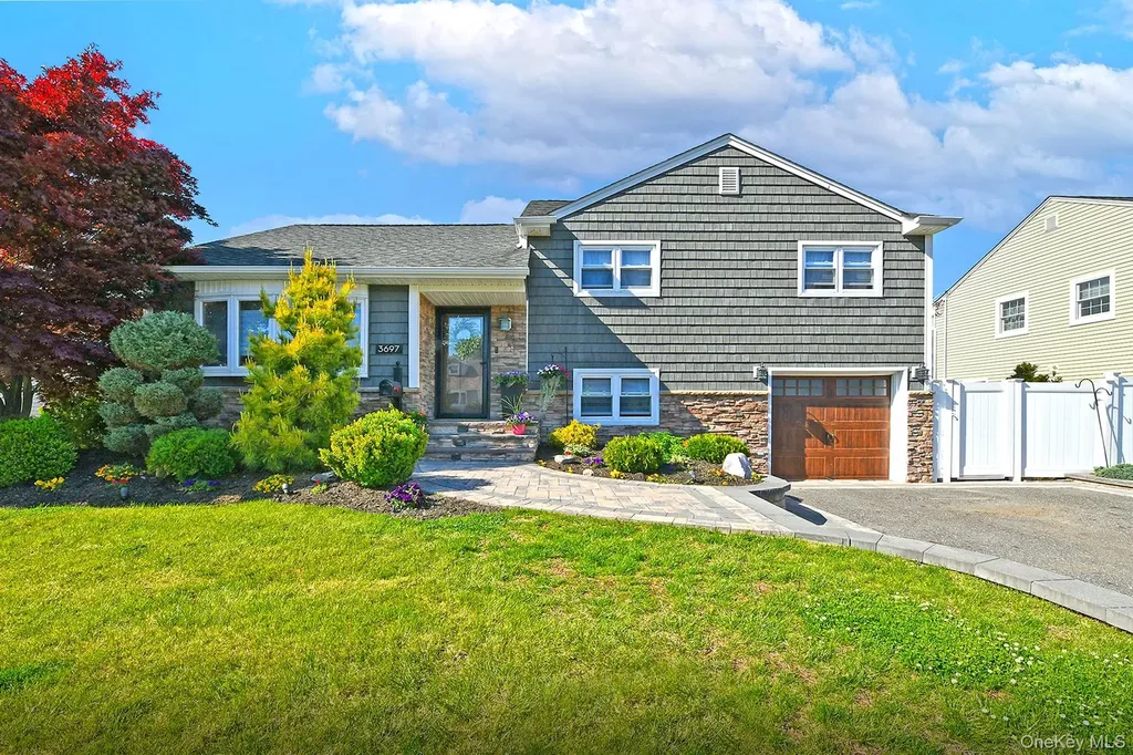 3697 Regent Lane Wantagh NY 11793
