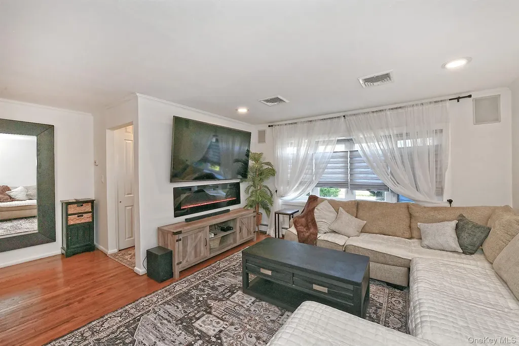 3697 Regent Lane Wantagh NY 11793