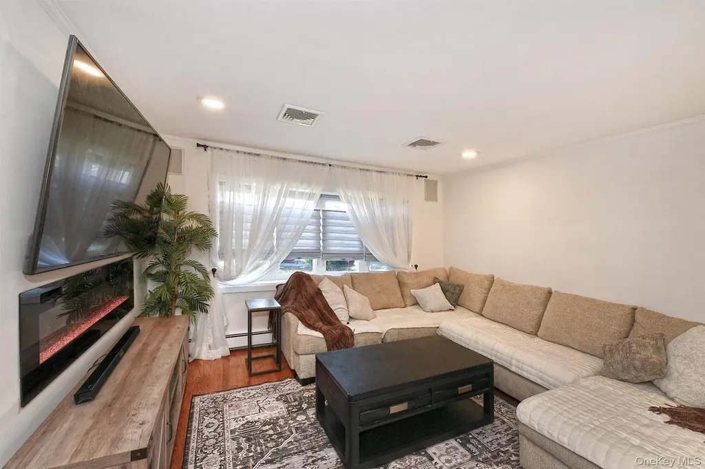3697 Regent Lane Wantagh NY 11793