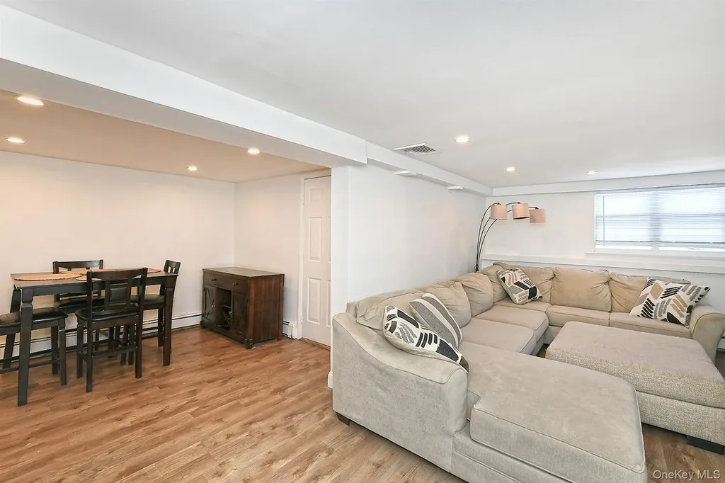 3697 Regent Lane Wantagh NY 11793
