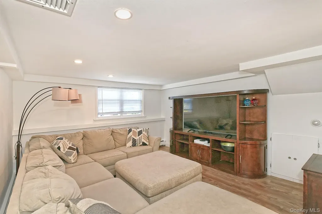 3697 Regent Lane Wantagh NY 11793