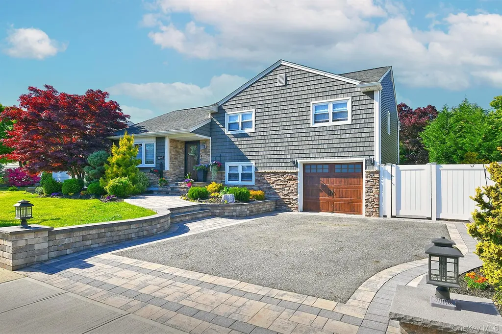 3697 Regent Lane Wantagh NY 11793