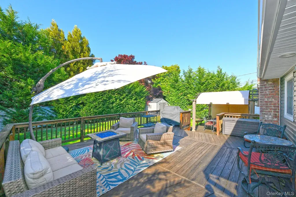 3697 Regent Lane Wantagh NY 11793