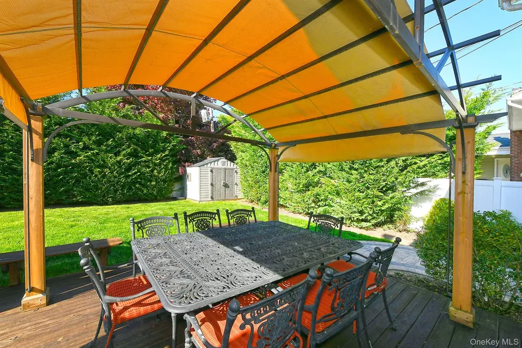 3697 Regent Lane Wantagh NY 11793