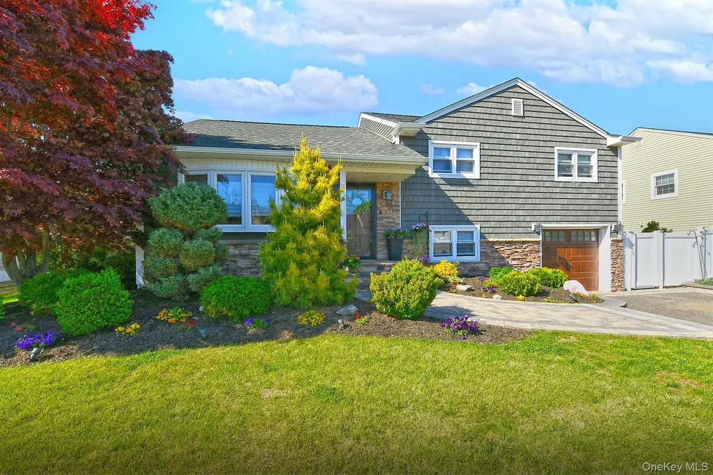 3697 Regent Lane Wantagh NY 11793