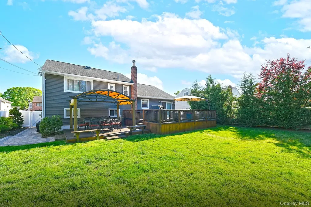 3697 Regent Lane Wantagh NY 11793