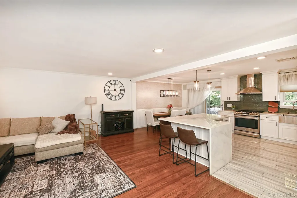3697 Regent Lane Wantagh NY 11793