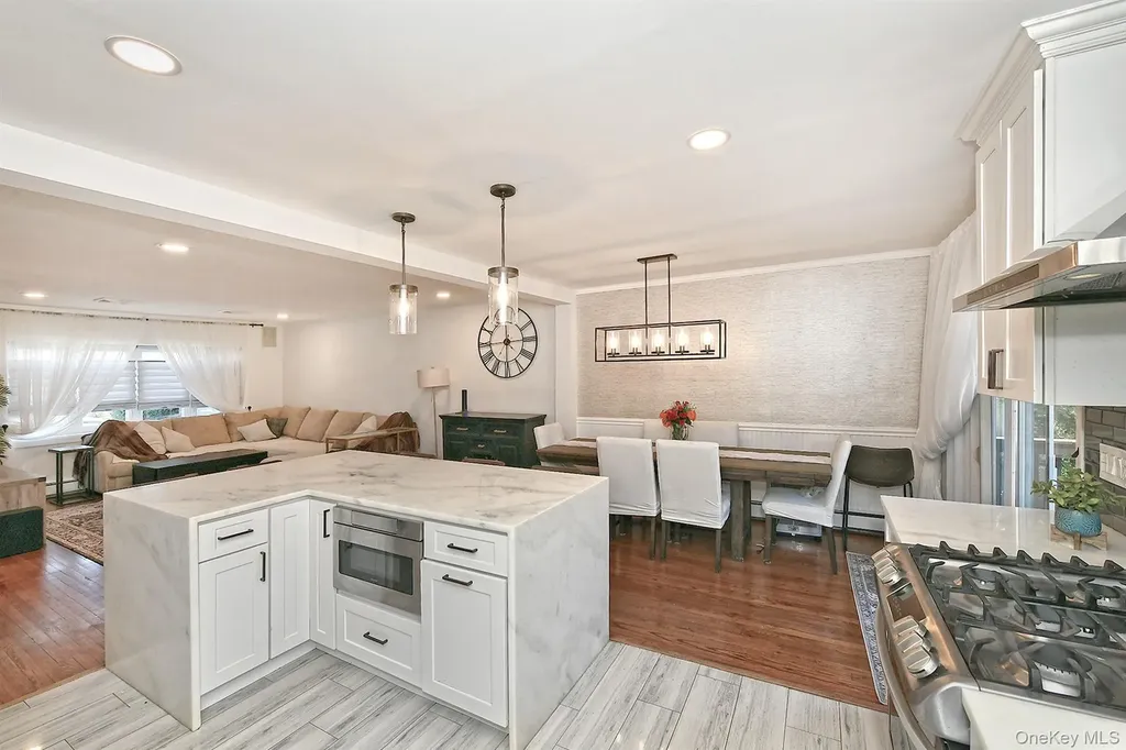 3697 Regent Lane Wantagh NY 11793