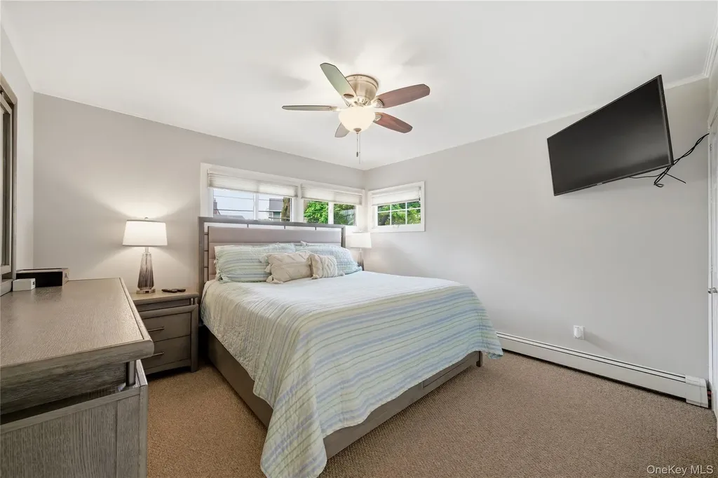 72 Walnut Lane Hicksville NY 11801