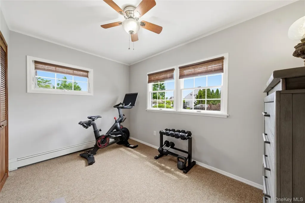 72 Walnut Lane Hicksville NY 11801