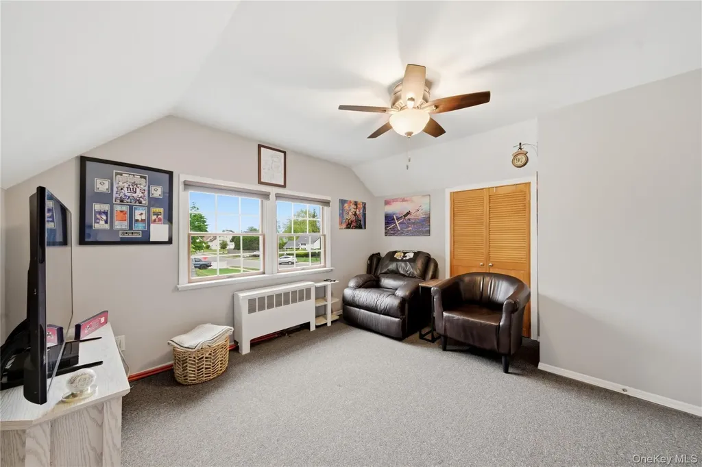 72 Walnut Lane Hicksville NY 11801